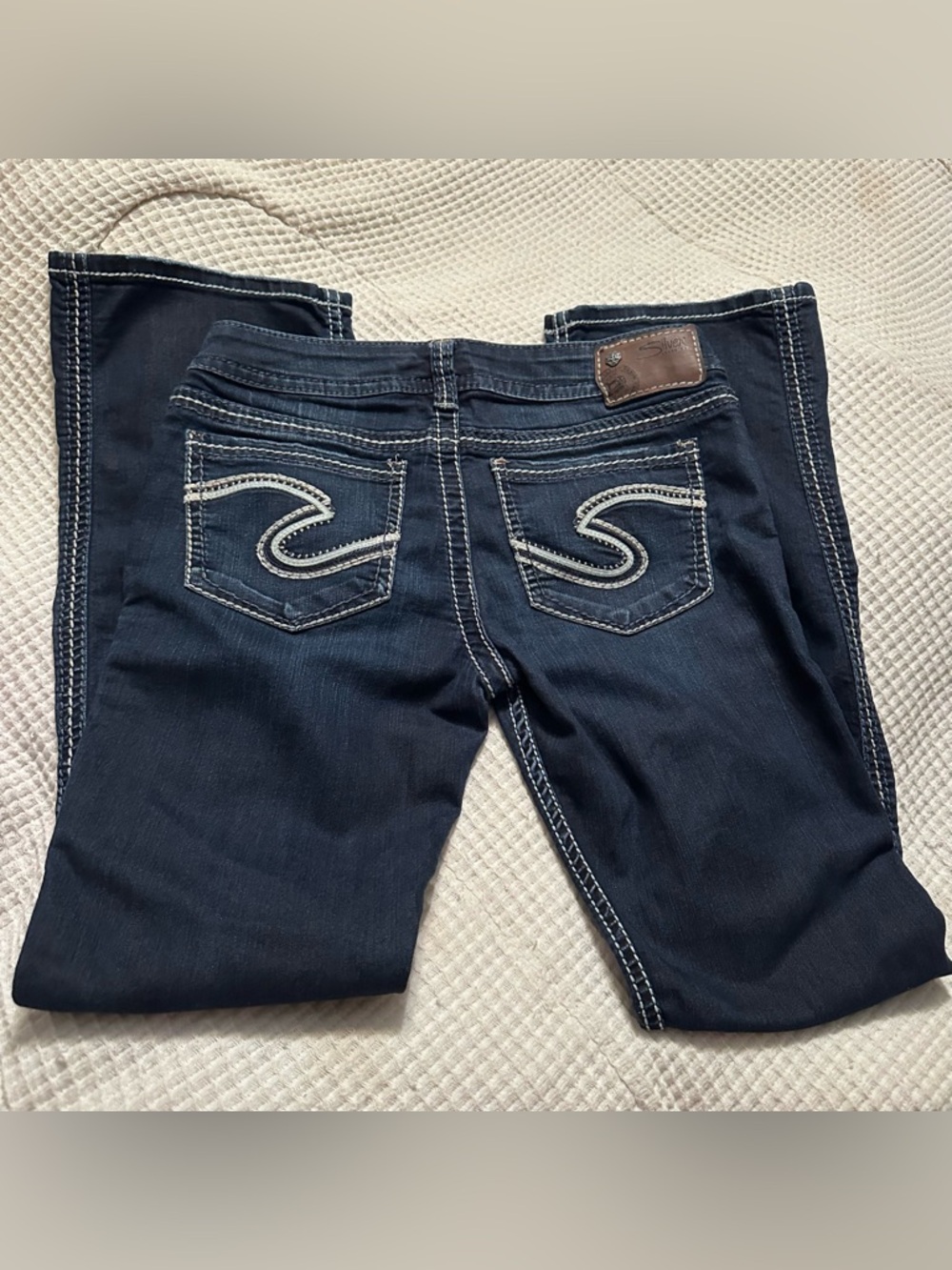 Silver Jeans Bootcut Women's Dark Wash Embroidered Jeans 27” Waist 31” Length